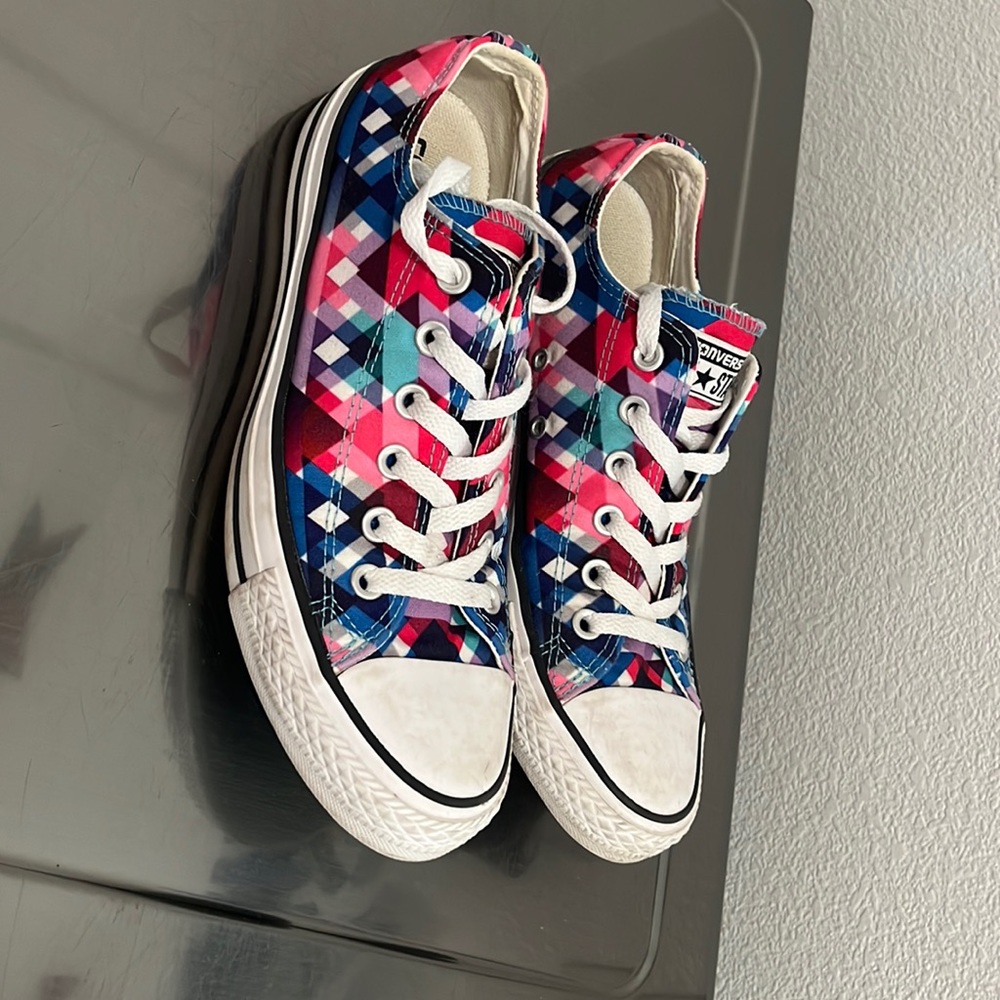 Converse women’s size 9 men’s size 7